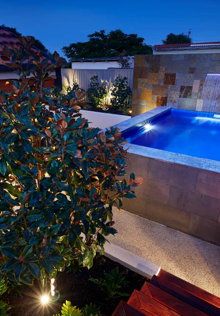 poolside-christmas-transform-your-backyard-into-a-festive-oasis-blogimage2-m