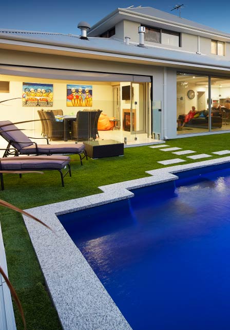 poolside-christmas-trnasform-your-backyard-into-a-festive-oasis-blogimage1-m